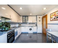 ^**^LA CASA QUE LO TIENE TODO: 329 M2, JARDÍN, PISCINA PRIVADA Y ZONA DE OCIO^**^ Descubre este espe