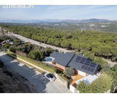 ^**^EXCLUSIVO CHALET CON VISTAS ESPECTACULARES, PISCINA CLIMATIZADA Y JARDÍN PRIVADO^**^ Este magníf