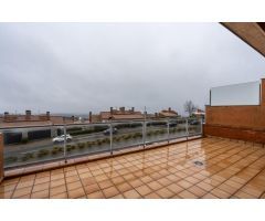 ^**^ESPECTACULAR ADOSADO EN TORRELODONES CON VISTAS PANORÁMICAS AL SKYLINE DE MADRID^^**^ Este preci