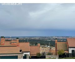 ^**^ESPECTACULAR ADOSADO EN TORRELODONES CON VISTAS PANORÁMICAS AL SKYLINE DE MADRID^^**^ Este preci