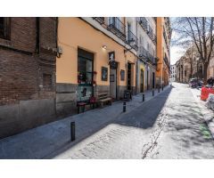 ^**^LOCAL COMERCIAL CON HISTORIA Y CARÁCTER EN LA CAVA BAJA, MADRID^**^ Ubicado en el emblemático Ba