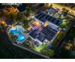 ^**^CHALET DE DISEÑO CON DOS VIVIENDAS Y VISTAS ESPECTACULARES A LA SIERRA EN LAS ROZAS^**^ Presenta