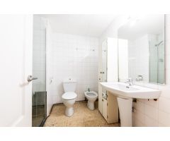 Piso con 4 dormitorios, 2 baños, terraza y cocina independiente junto al Retiro