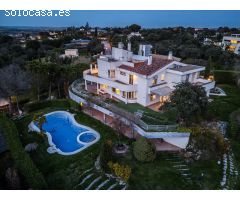 EXCLUSIVO CHALET DE LUJO EN CIUDALCAMPO: UN REFUGIO PRIVADO EN PLENA NATURALEZA  Ubicado en una de l