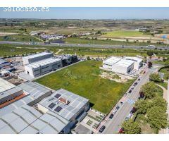 ¡OPORTUNIDAD INVERSORES Y EMPRESAS! Parcela Urbana de 2.627 m² Frente al Núcleo Urbano Ubicación pri