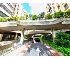 Plaza de garaje para coche grande en Moncloa