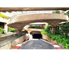 Plaza de garaje para coche grande en Moncloa