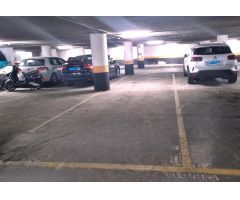 Plaza de garaje para coche grande en Moncloa