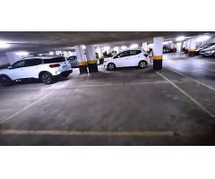 Plaza de garaje para coche grande en Moncloa