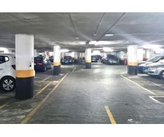 Plaza de garaje para coche grande en Moncloa