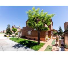 Chalet en Venta en Arroyomolinos de Montánchez, Madrid