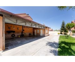 Chalet en Venta en Arroyomolinos de Montánchez, Madrid