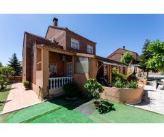 Chalet en Venta en Arroyomolinos de Montánchez, Madrid
