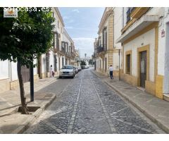 Espectacular casa de 2 plantas, con 2 viviendas, situada en pleno corazón de Jerez, lista para vivir