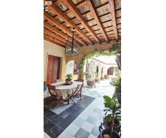 ¡Vive la historia! Palacete del siglo XVIII en pleno centro, 441 m² de encanto y modernidad.