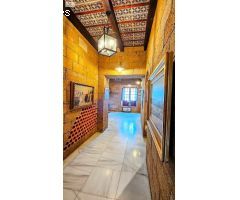 ¡Vive la historia! Palacete del siglo XVIII en pleno centro, 441 m² de encanto y modernidad.