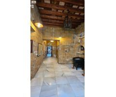 ¡Vive la historia! Palacete del siglo XVIII en pleno centro, 441 m² de encanto y modernidad.
