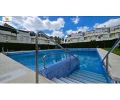 ???? Casa pareada de 4 hab. con sótano, patios, ático y piscina en la Milla de Oro de Jerez