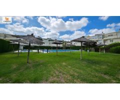???? Casa pareada de 4 hab. con sótano, patios, ático y piscina en la Milla de Oro de Jerez