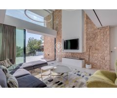 Espectacular villa de excelente construcción abierta en la mejor zona de Castelldefels