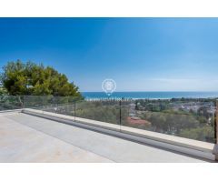 Espectacular villa de excelente construcción abierta en la mejor zona de Castelldefels