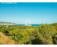 Magnífico solar en Can Girona para vivienda unifamiliar con vistas al golf y al mar