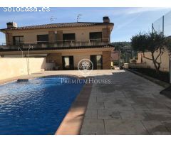 Casa Semipareada con jardín y piscina en venta en Calafell