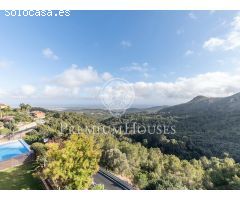 Casa a la venta con piscina y vistas en Bruguers