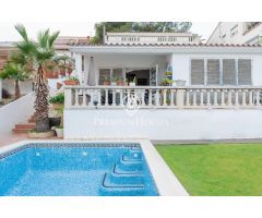 Casa independiente con vistas despejadas y piscina en Quintmar