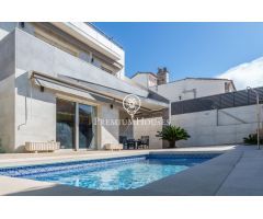 Casa moderna independiente con piscina en La Collada