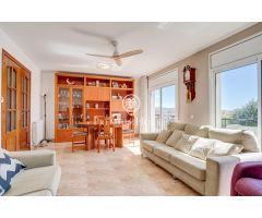 Casa adosada con patio y vistas despejadas en La Collada