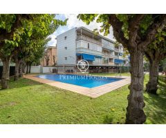 Ático con jardín y piscina comunitaria en Gavá Mar