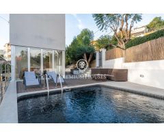 Casa independiente con vistas despejadas y piscina en Vallpineda