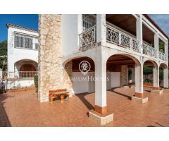 Casa a reformar con vistas al mar en Cala Romana
