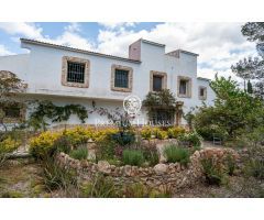 Casa con jardín y piscina en Vallmoll