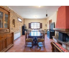 Casa con jardín y piscina en Prenafeta