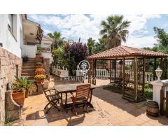 Casa con jardín y piscina en Montmar
