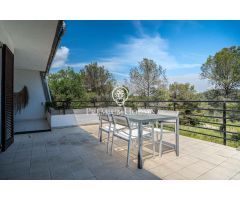 Adosado con vistas y piscina comunitaria en Vallpineda