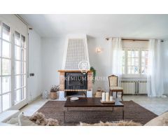 Adosado con vistas y piscina comunitaria en Vallpineda
