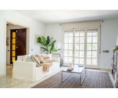 Adosado con vistas y piscina comunitaria en Vallpineda