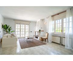 Adosado con vistas y piscina comunitaria en Vallpineda