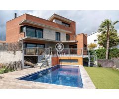 Casa moderna con vistas del mar en Santa María