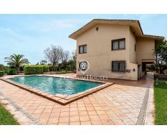 Casa con piscina y gran parcela en Riudoms