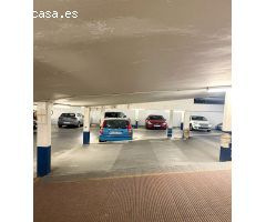 Plaza grande en zona de alta demanda