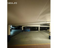Plaza grande en zona de alta demanda