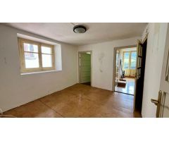Casa en el centro de Ansó con amplio terreno urbanizable