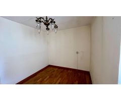 Casa en el centro de Ansó con amplio terreno urbanizable