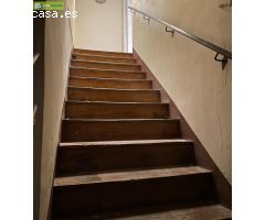 VIVIENDA DE TRES PLANTAS CON BODEGA EN ROA