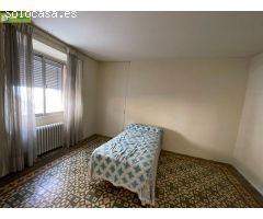 VIVIENDA DE TRES PLANTAS CON BODEGA EN ROA