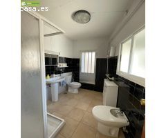 VIVIENDA DE TRES PLANTAS CON BODEGA EN ROA